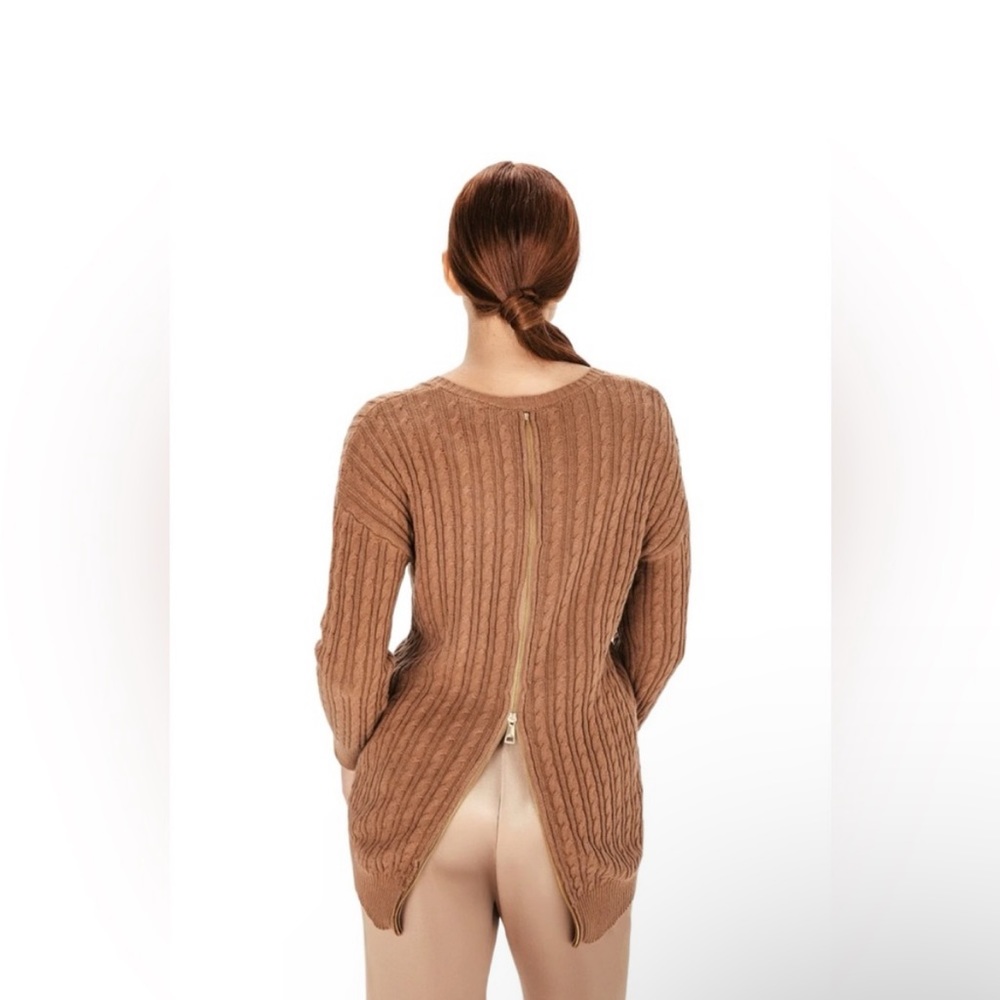 Chloe Kristyn Cream Tequila V Neck Cable Sweater, size small
